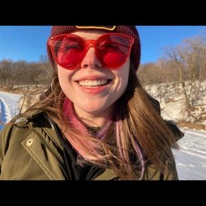 Meet your Posher, Emily